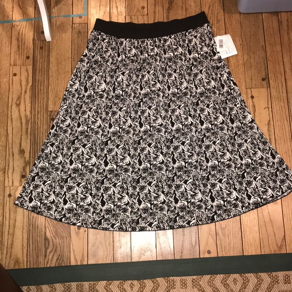 LuLaRoe Dresses & Skirts - BNWT Lularoe Black and White Rose Jill Skirt LuLaRoe Dresses & Skirts - BNWT Lularoe Black and White Rose Jill Skirt